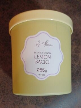 4/$60 New "Lemon Bacio" Scented Candle - 255 g